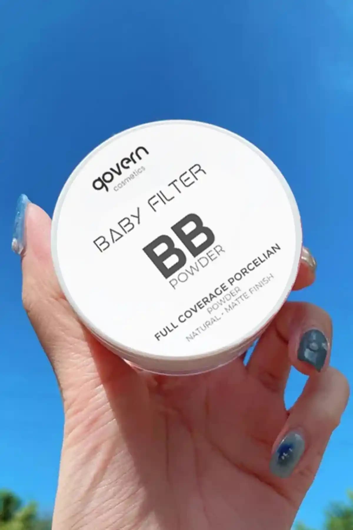 Govern BB Pudra Kadife Doku: Yüksek Kapatıcılık ve Mat Bitişli Makyaj Ürünü