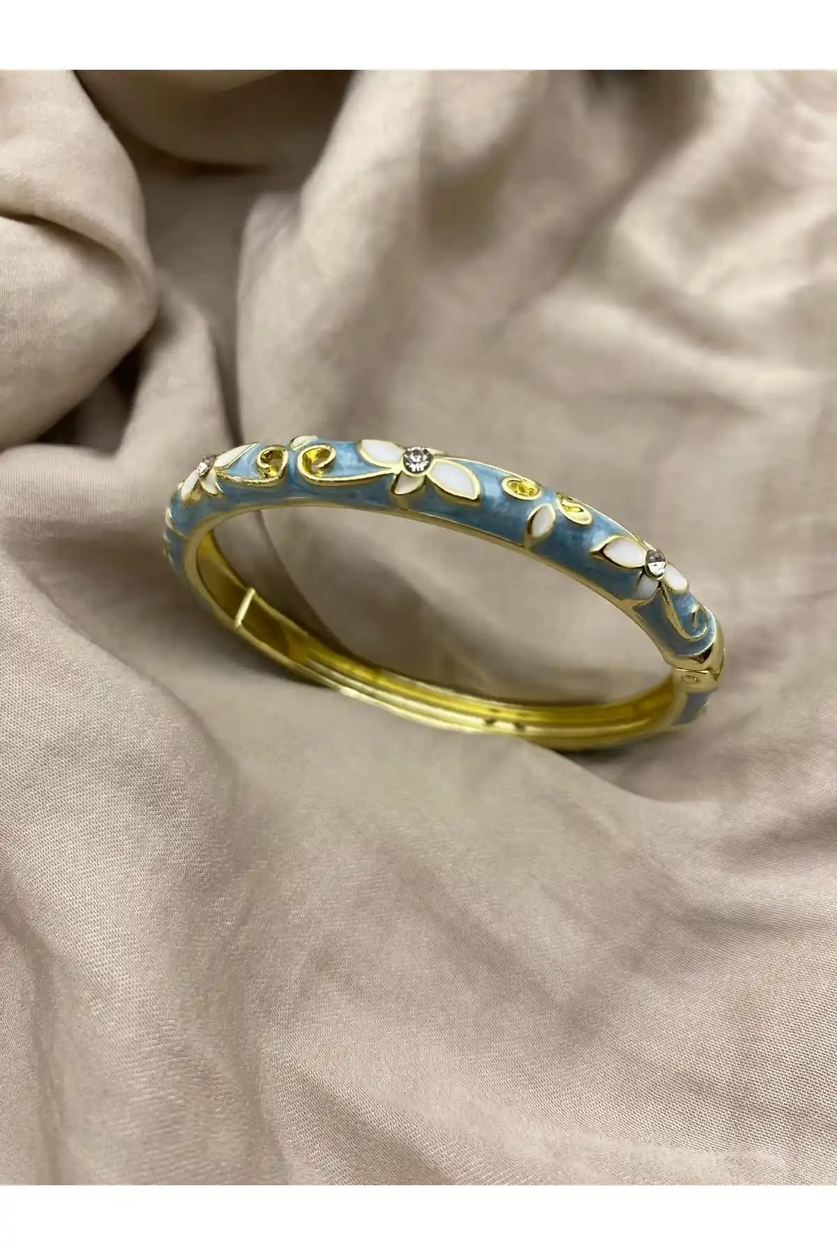 Hedef Bijuteri Renkli Mineli Çiçek Desenli Kelepçe Bileklik Ürün Tanıtımı ve Özellikleri