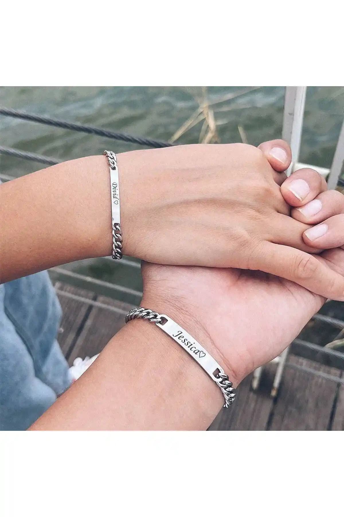 Kişiye Özel Yazılı Bileklik: Sevgiliniz İçin Anlamlı ve Şık Bir Hediye Seçeneği