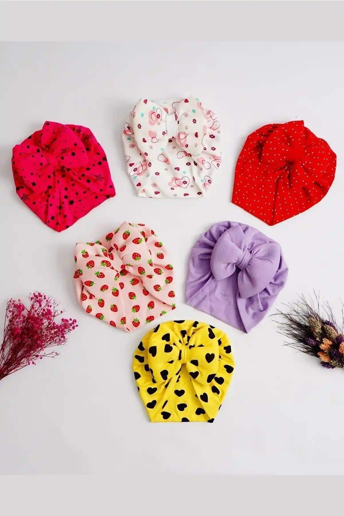 Kiwikido Kız Bebek Renkli Desenli 6'lı Bone Takımı Şıklık ve Konfor Sunar