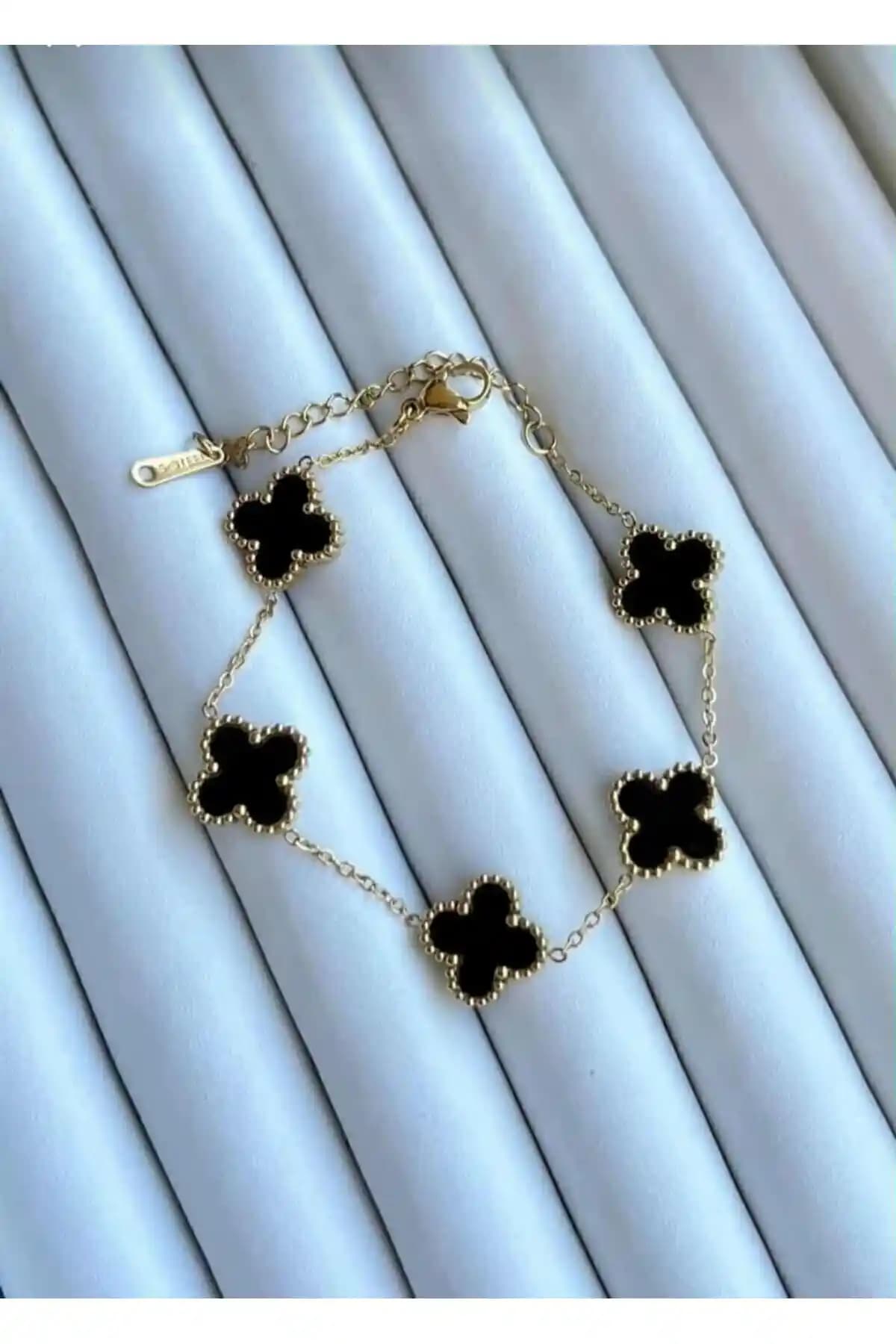 Melay Accessory Siyah Yonca Model Kan Çelik Bileklik: Şıklık ve Dayanıklılık Bir Arada