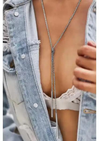 New Obsessions Castel Kolye: Şıklık ve Dayanıklılığı Bir Arada Sunan Zarif Takı Seçeneği