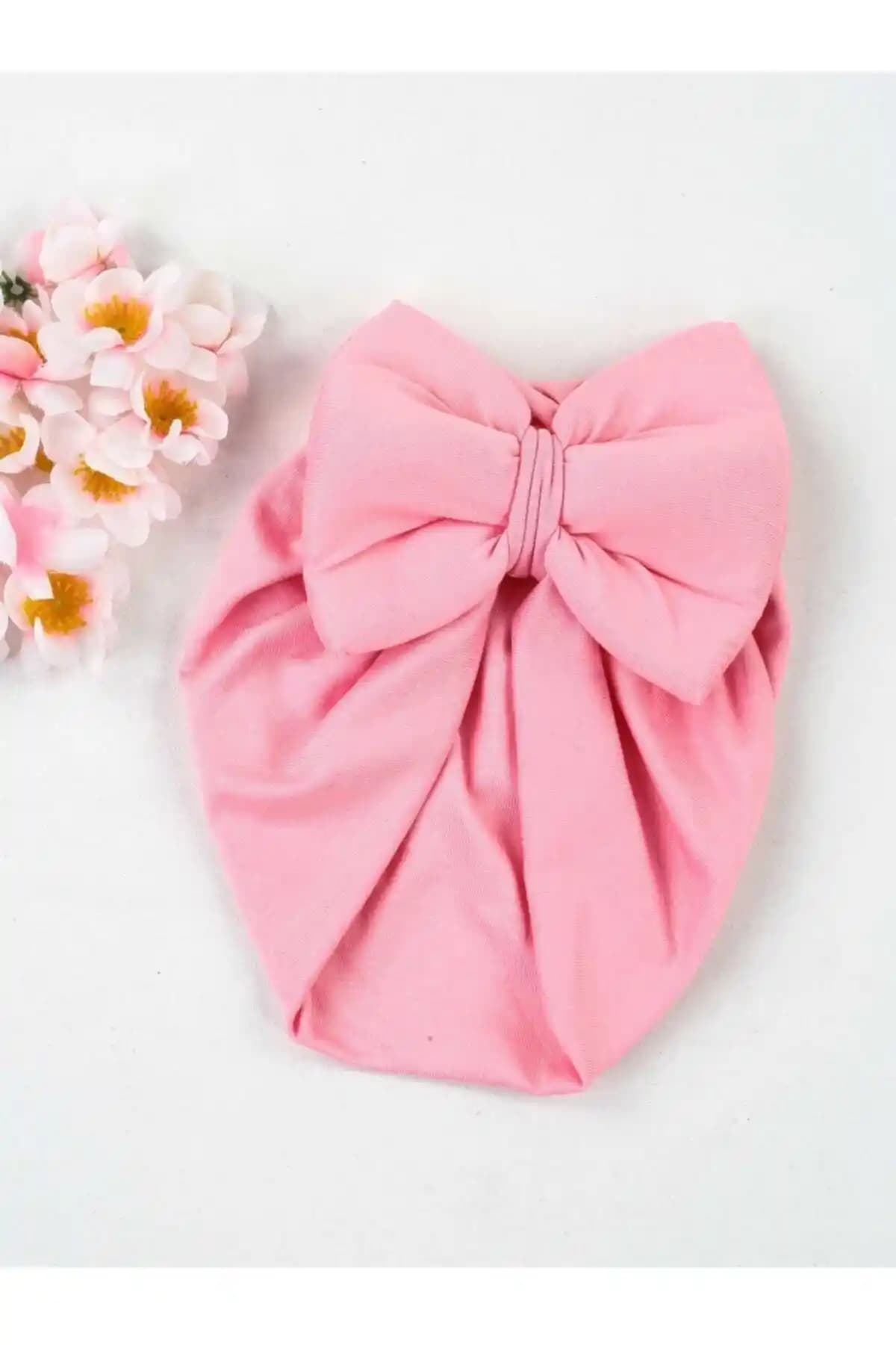 Özlem Bebe Pembe Fiyonklu Kız Bebek Bone: Şık ve Pratik Güneş Koruyucu Aksesuar