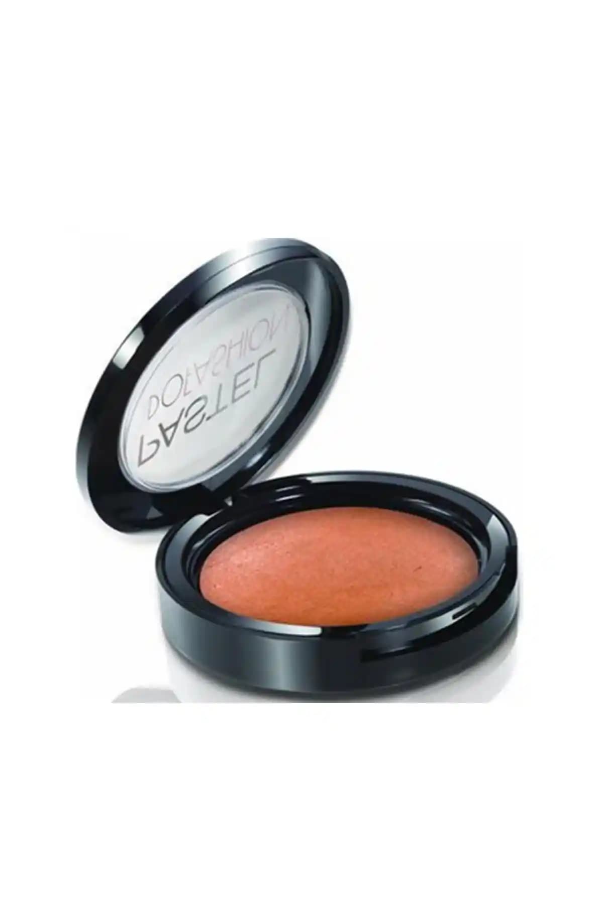 Pastel Terracotta Blush-on 3 Allık: Doğal Parlaklık ve Şıklık Sağlayan Makyaj Ürünü