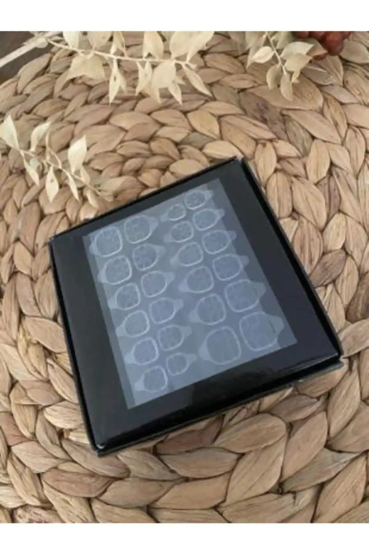 Sybelle Kozmetik 24 Adet Tak Çıkar Yapıştırıcı İncelemesi ve Kullanım Rehberi