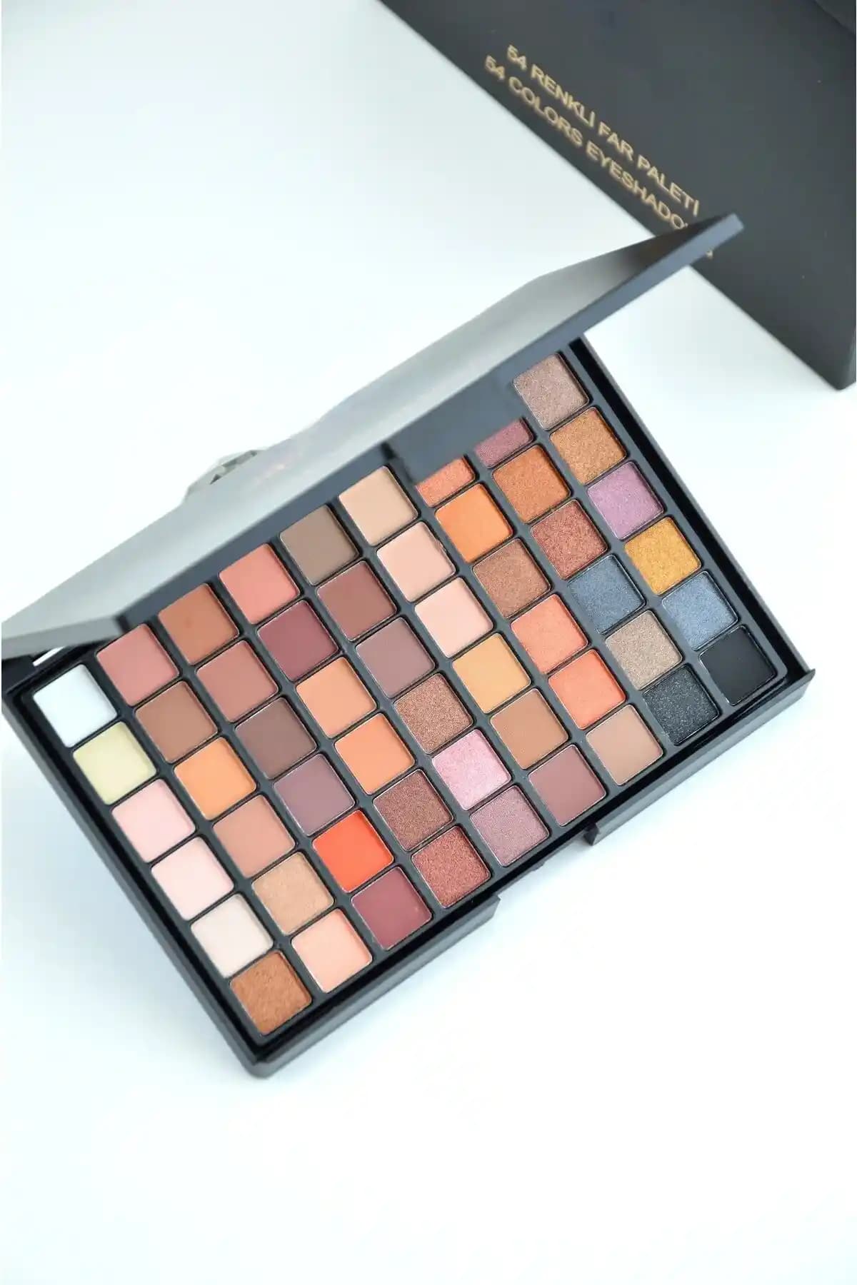 54'lü Far Paletleri: Çok Yönlü ve Zarif Makyaj Seçenekleri Sunan Kozmetik Ürünleri