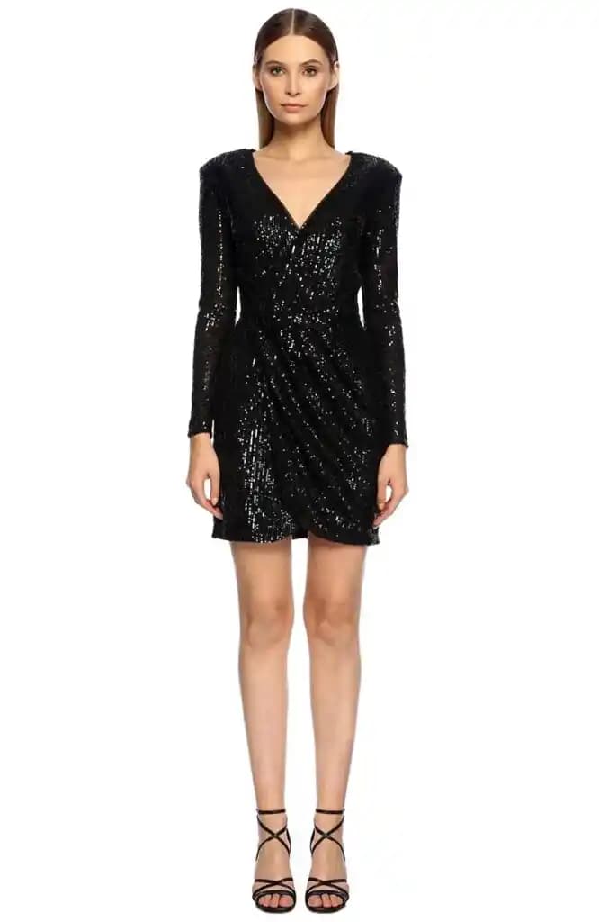 Abiye Makyaj ve Siyah Kombinlerle Uyum Sağlamanın Detaylı Rehberi