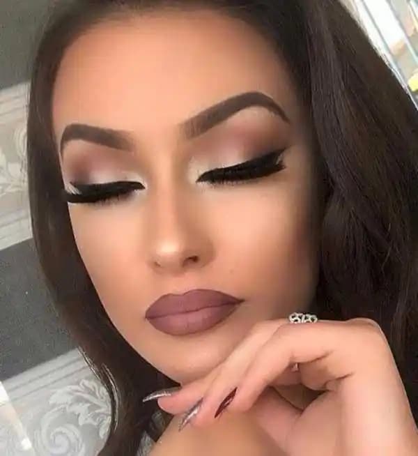 Abiye Makyajı: Şıklık ve Zarafeti Yansıtan Güncel Teknikler ve Trendler