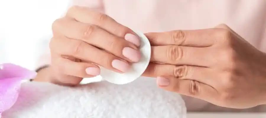 Asetonsuz Oje Çıkarma Yöntemleri: Doğal ve Güvenli Alternatifler ile Tırnak Bakımı