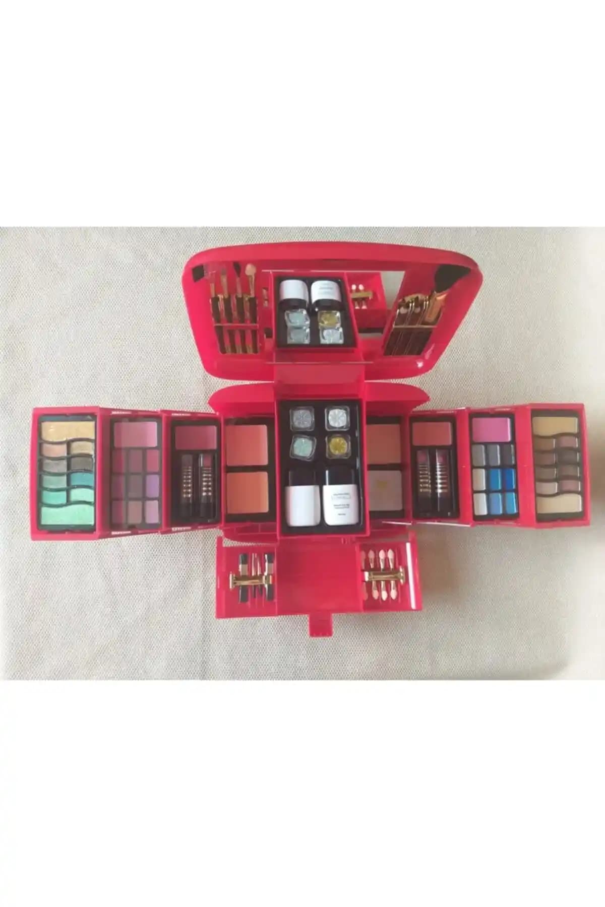 Başlangıç ve Profesyonel Makyaj Setleri: Seçim ve Kullanım Rehberi