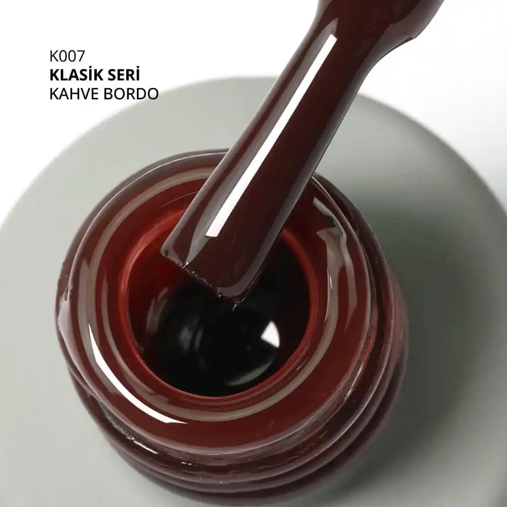 Bordo ve Yeşil Oje Karşılaştırması Moda ve Psikoloji Perspektifinden