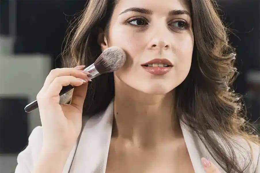 Cilt Rengine Uygun Fondöten Seçimi ve Doğru Makyaj Teknikleri Rehberi