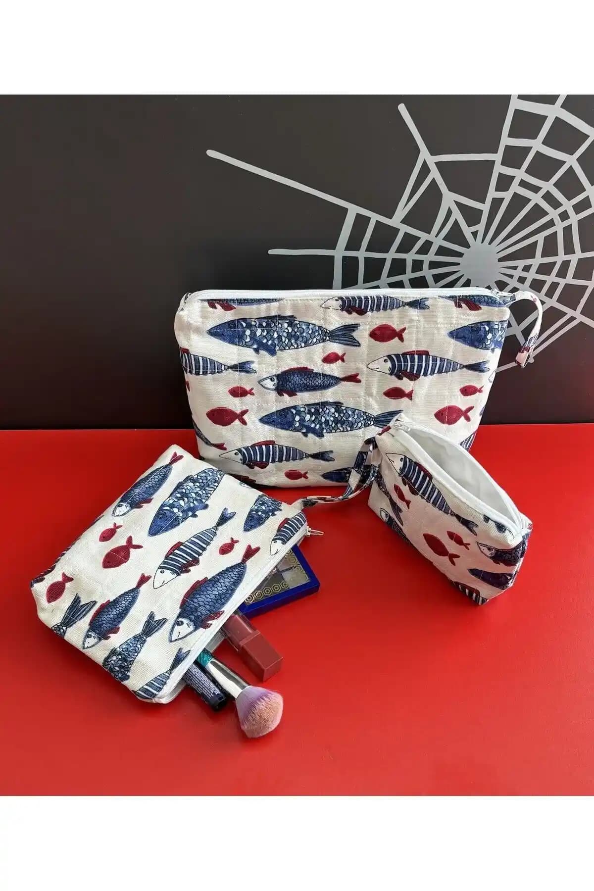 Çok Yönlü Kapitone Makyaj Çantası Setleri: Estetik ve Fonksiyonellik Bir Arada