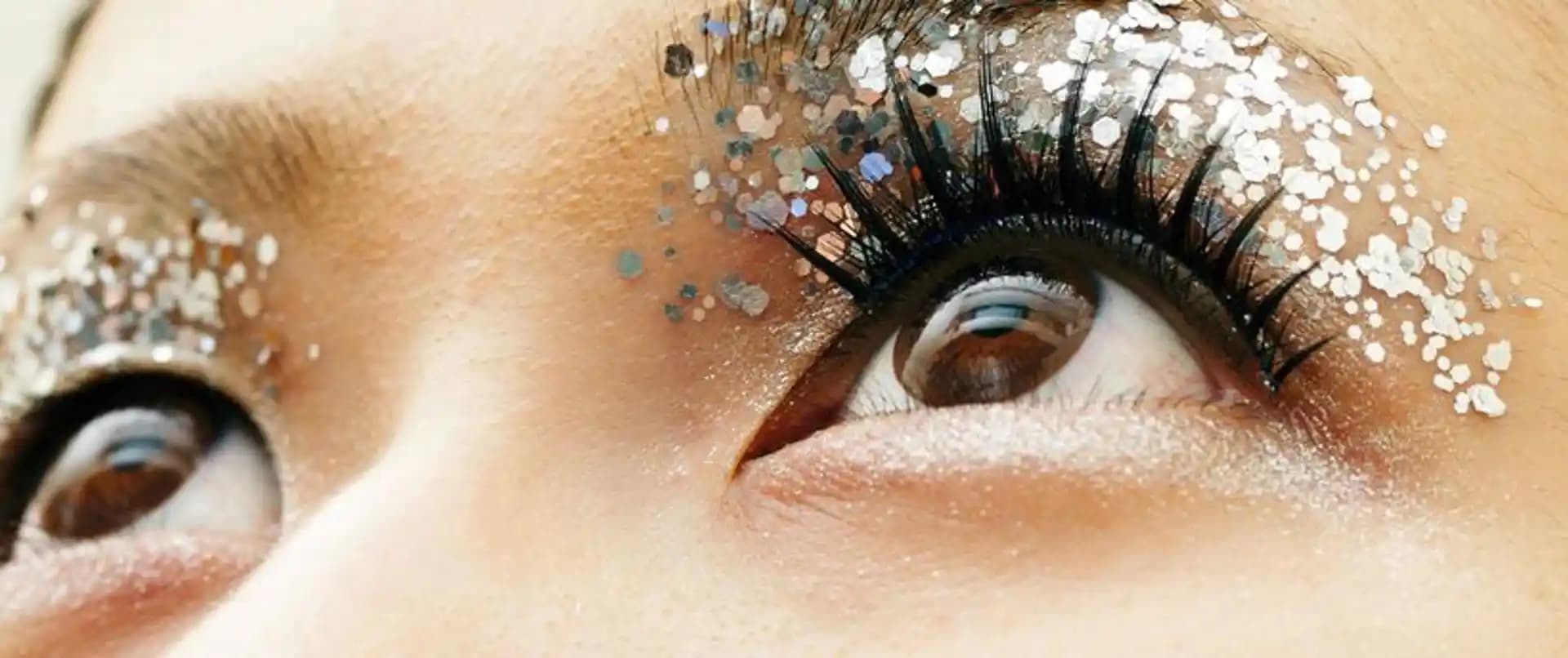 Dekoratif Taşlı Göz Makyajı Teknikleri ve Uygulama İpuçları