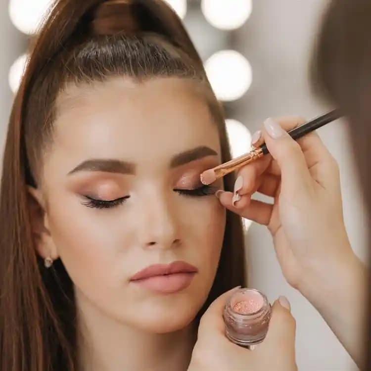 Doğal Görünüm İçin Hızlı ve Etkili Makyaj Yöntemleri Rehberi