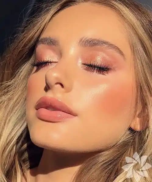 Doğal Görünüm İçin Makyaj Rehberi: Temel Prensipler ve Trendler