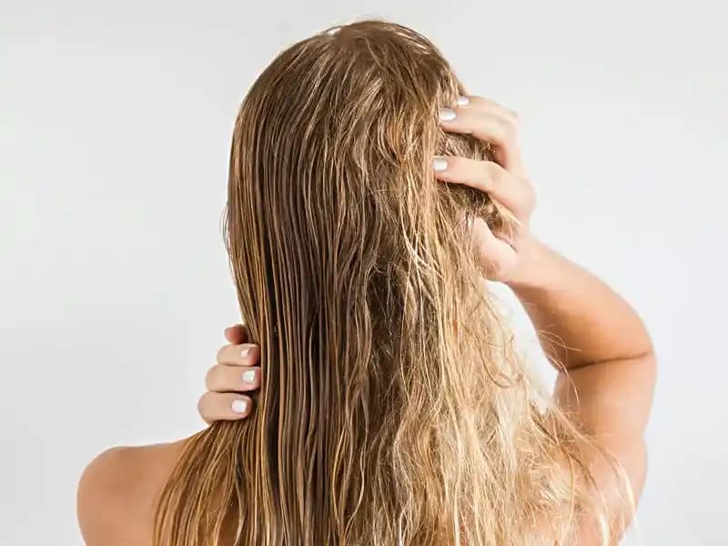 Doğal İçeriklerle Saç Bakımı: Trendler ve Bilimsel Temellerle Sağlıklı Parlaklık