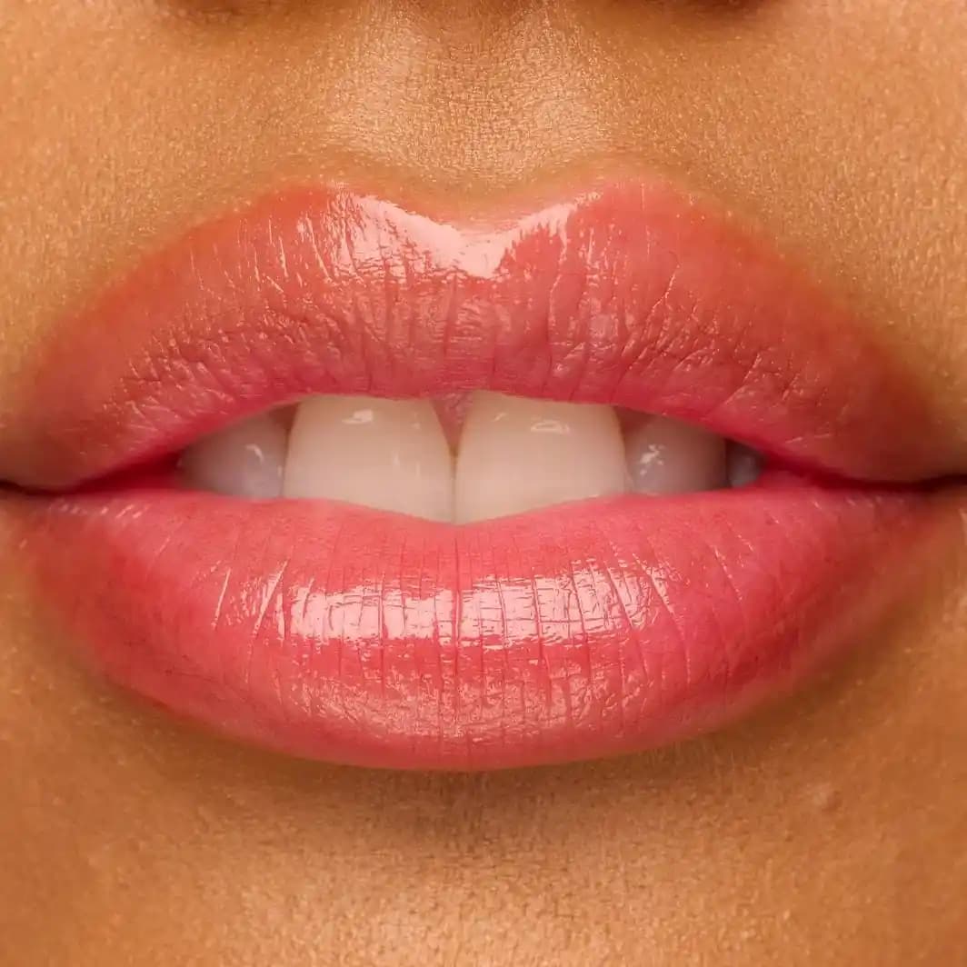 Dudak Bakımında Nemlendirme ve Renkli Dudak Ballarının Önemi