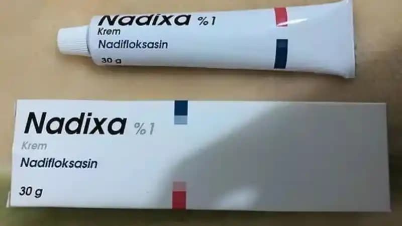 Eczanede Sivilce Kremi Seçimi: En Etkili Markalar ve Özellikler Hakkında Kapsamlı Rehber