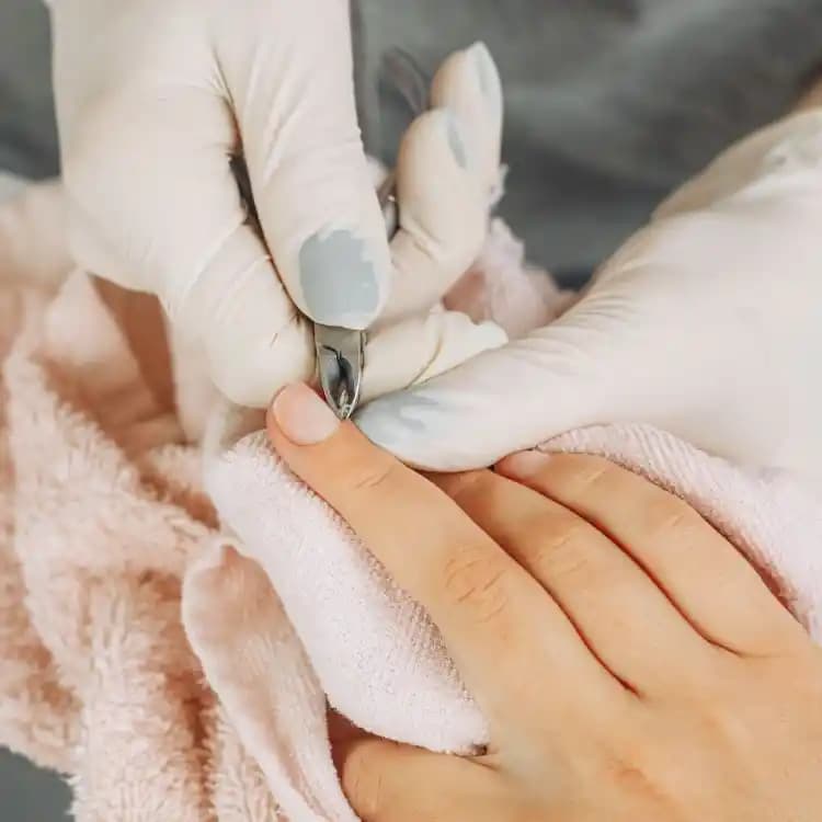 El Bakımı ve Manikür: Günlük Güzellik Rutininizin Temel Unsurları ve Sağlık Faydaları