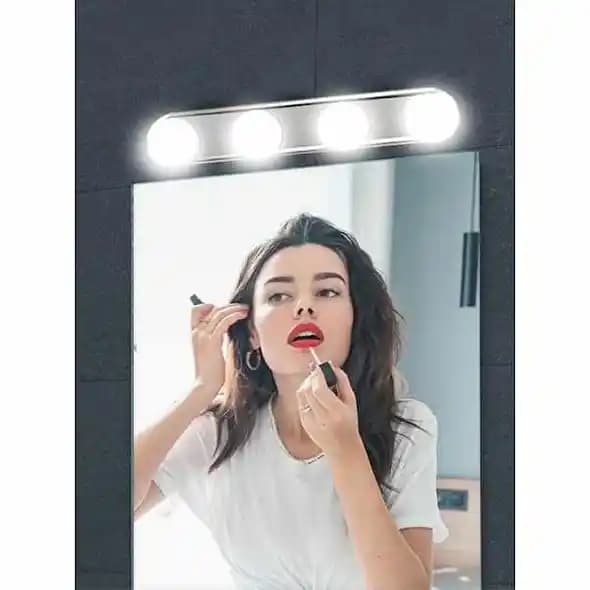 Elektrikli Kozmetik Aletleriyle Parlaklık ve Yenilik: Cilt Bakımında Teknolojik Gelişmeler