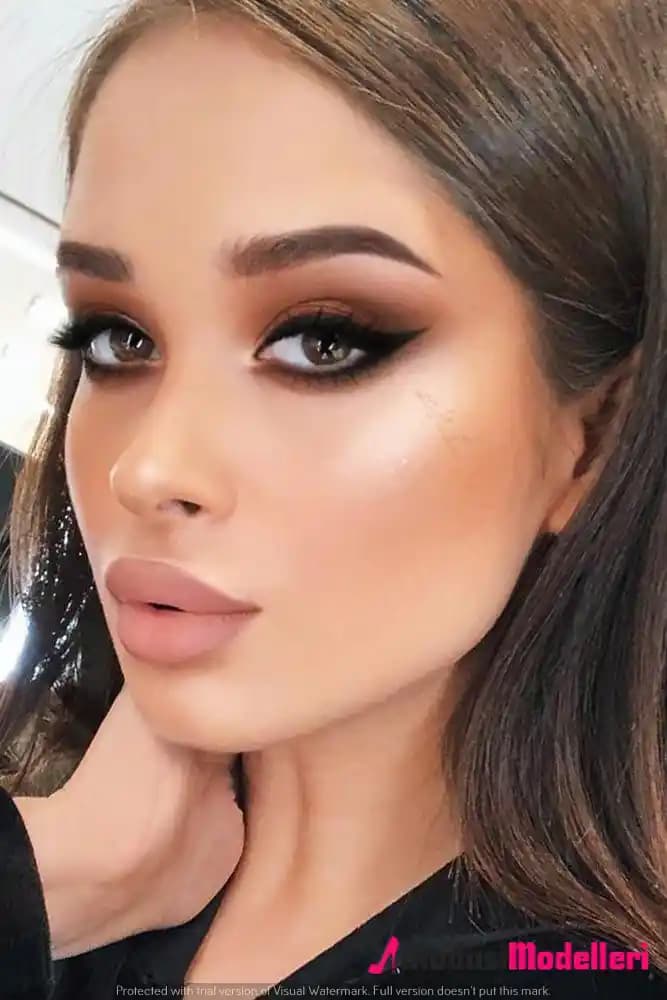 En Güzel Makyaj Fotoğrafları ve Moda Trendleri: Estetik ve Güncel Yaklaşımlar