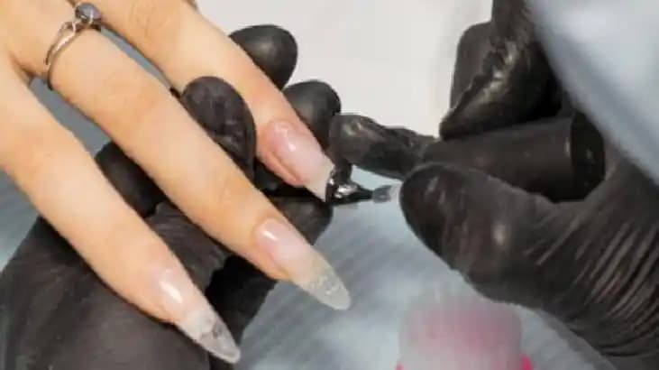 Evde Jel Tırnak Yapımı Rehberi: Adım Adım Uygulama ve İpuçları