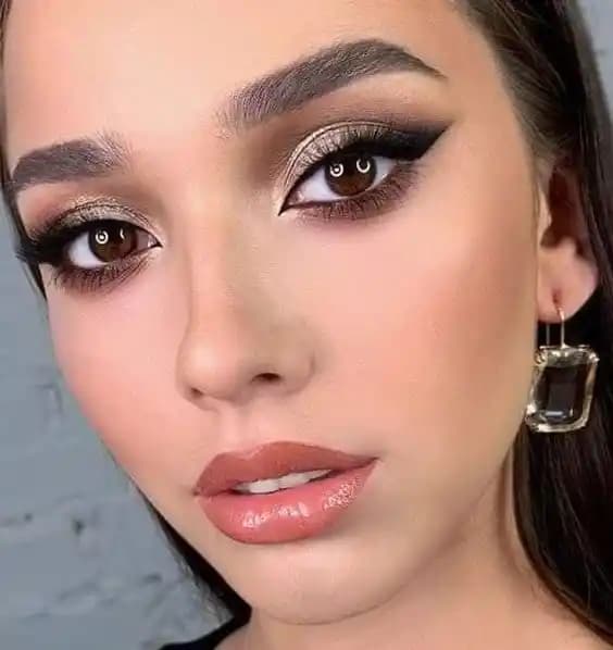 Gece Makyajı Trendleri ve Uygulama İpuçları Güncel Modellerle Kendinizi Yansıtın