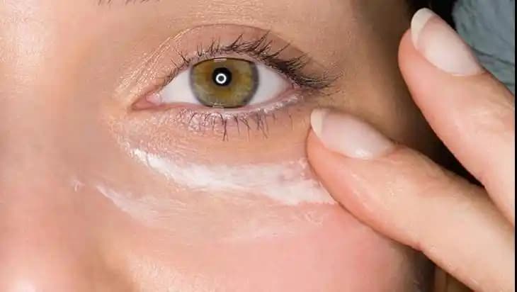 Göz Altı Koyu Halkalarının Nedenleri ve Çözüm Yolları Hakkında Detaylı Bilgi