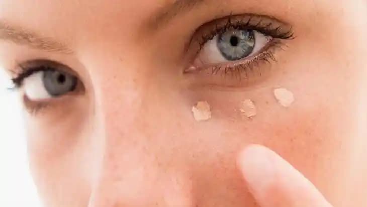 Göz Altı Koyu Renklerin Nedenleri ve Sağlıkla İlişkisi Hakkında Bilgi