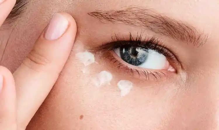 Göz Çevresi Bakımında Güncel ve Etkili Yaklaşımlar ve Doğru Ürün Seçimi Rehberi