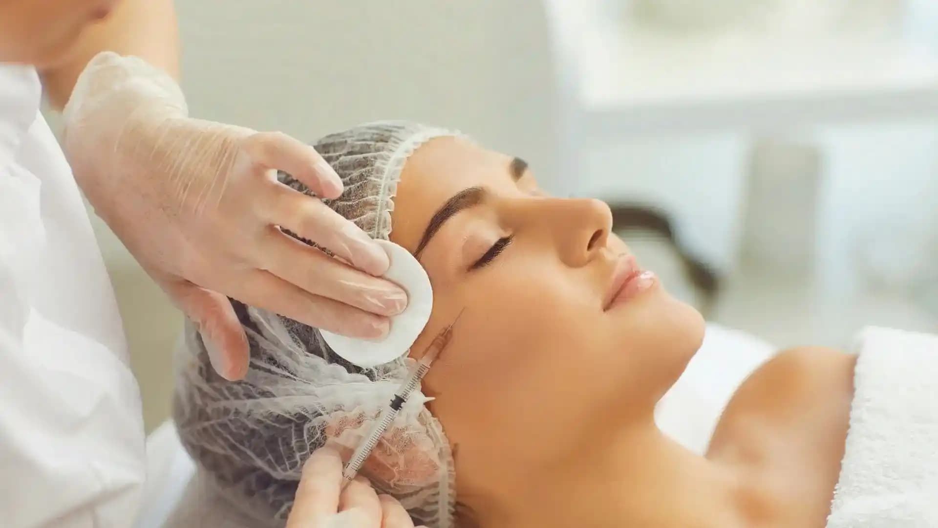 Göz Çevresi Kaz Ayakları İçin Doğal Yöntemler ve Etkili Bakım İpuçları