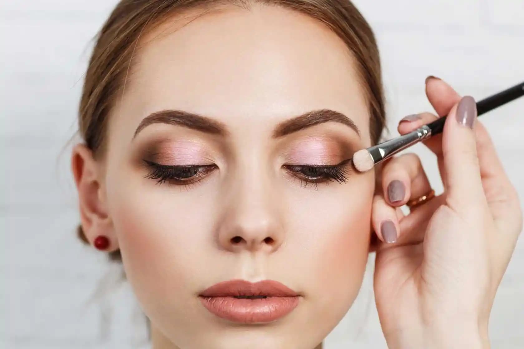 Göz Çevresi Makyajında Doğru Uygulama Yöntemleri ve İpuçları