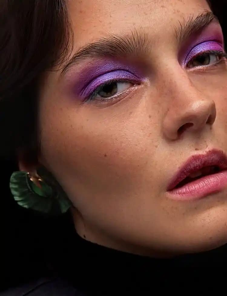 Göz Makyajında Yüksek ve Çarpıcı Dokunuşlar için Temel Teknikler ve Ürünler