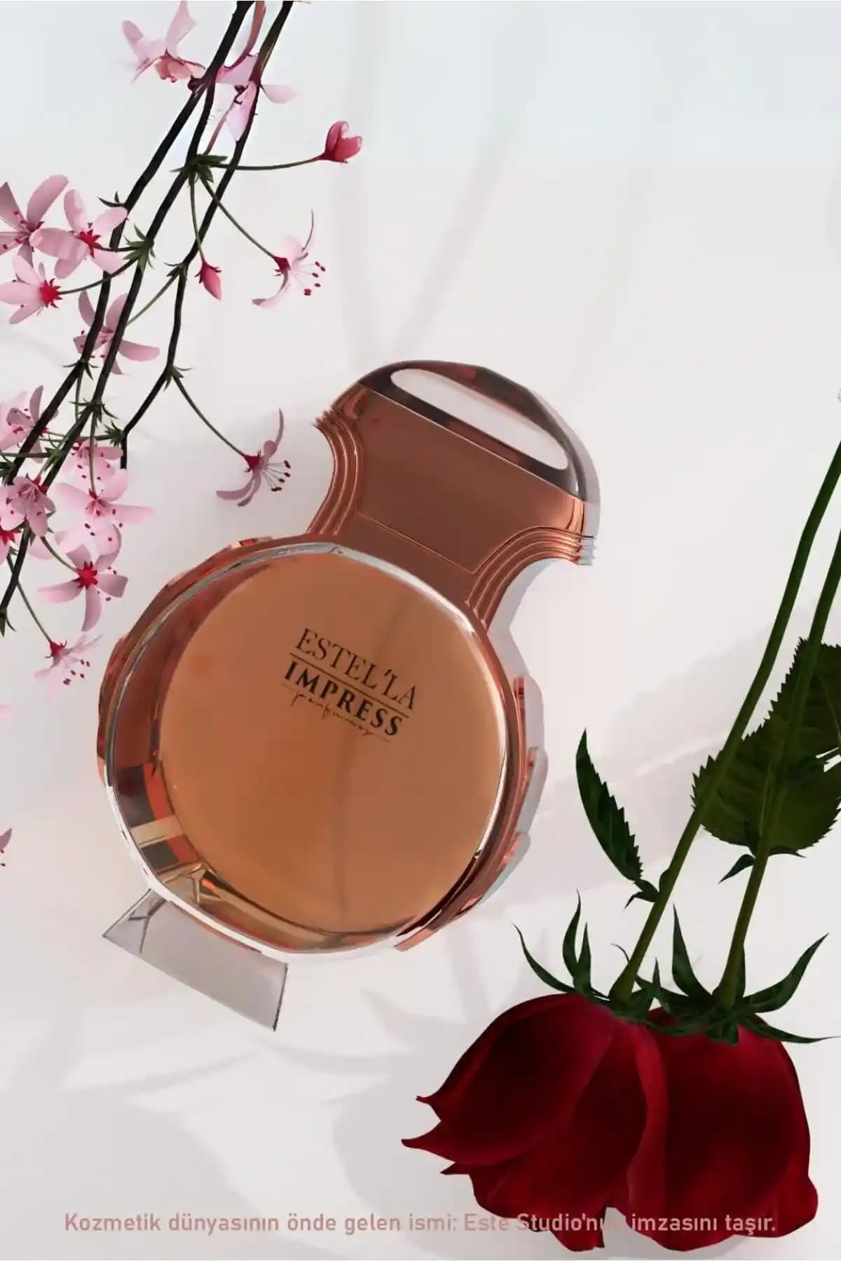 Kadın Parfümleri Zarafet ve Gizem Temasıyla Kişisel Tarzı Yansıtmanın Anahtarı