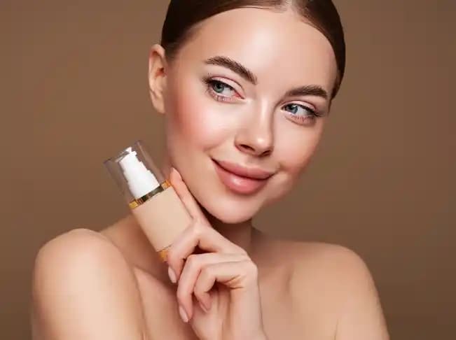 Kolay Kullanımlı Doğal Makyaj Kontur Ürünleri: Güncel Trendler ve Kullanım İpuçları