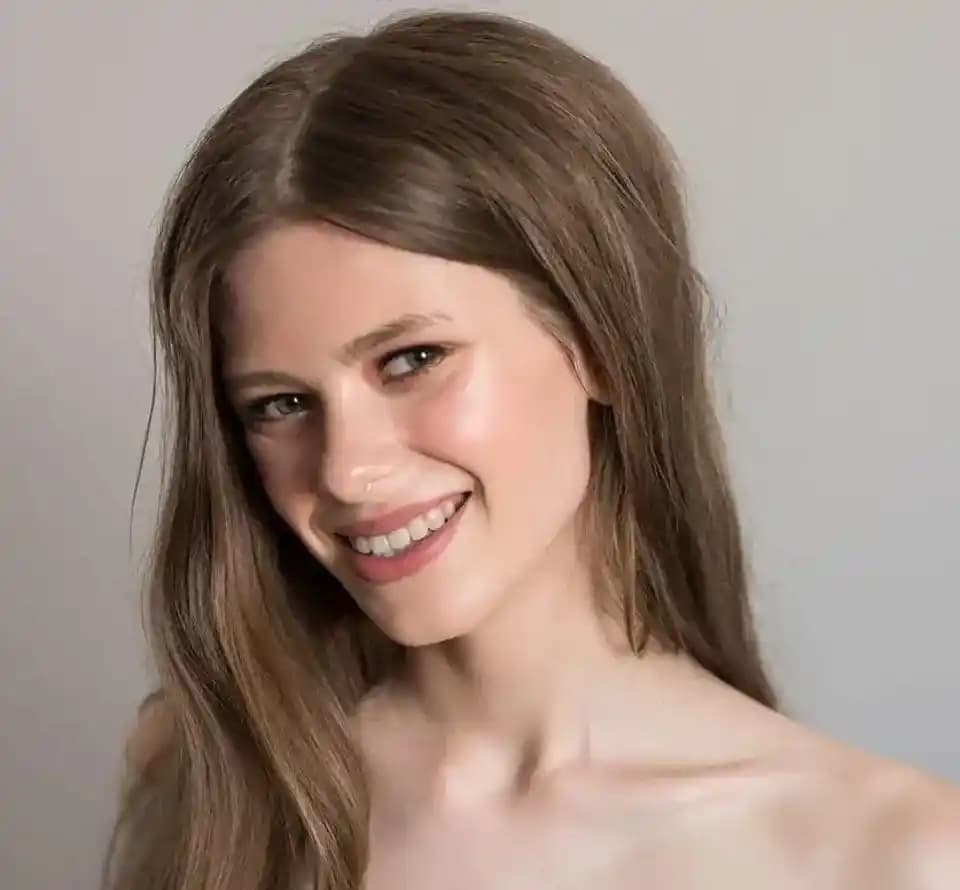 Koyu Kumral Saç Renkleri: Güncel Trendler ve Bakım İpuçlarıyla Doğal Şıklık