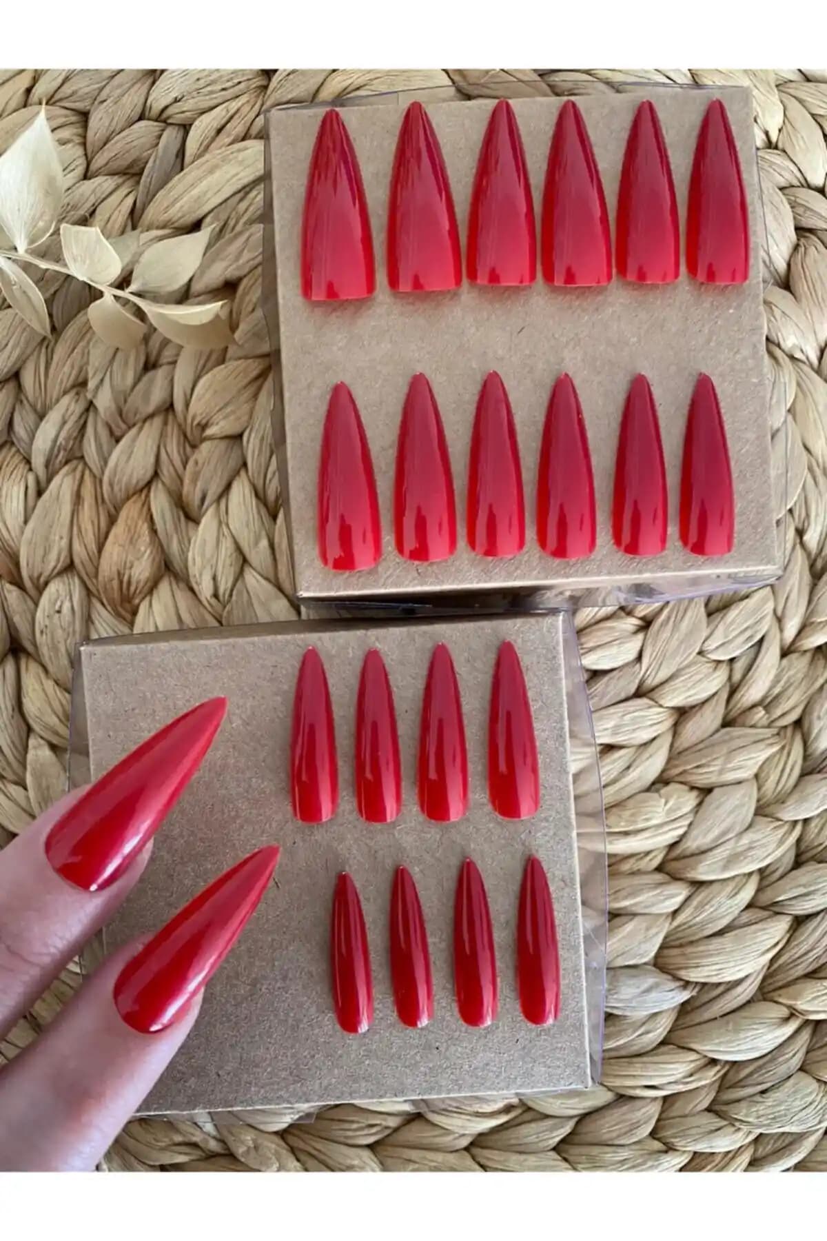 Kozmetik Takma Tırnaklar: Güncel Trendler ve Uygulama İpuçlarıyla Şıklığınızı Tamamlayın