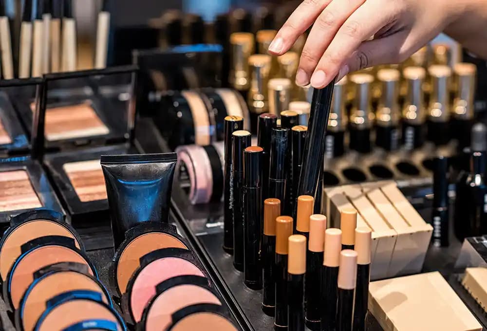 Kozmetik Tarihinde Kültürel Etkiler ve Toplumsal Kimliklerin Yansımaları