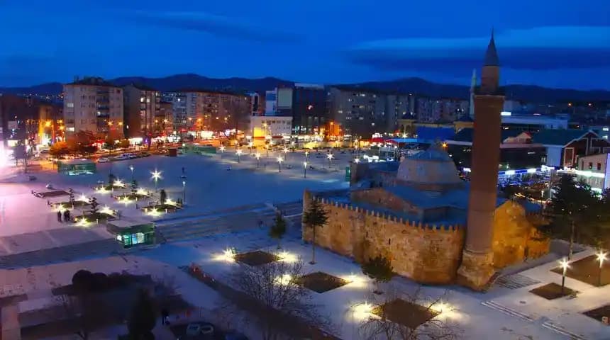 Kozmetik Ürünlerinin Tarihsel ve Kültürel Bağlamda Gelişimi ve Anlamları