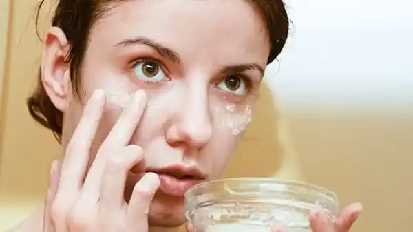 Kozmetik Yağ Bezeleri ve Tedavi Yöntemleri: Cilt Sağlığını Koruma ve Estetik Çözümler