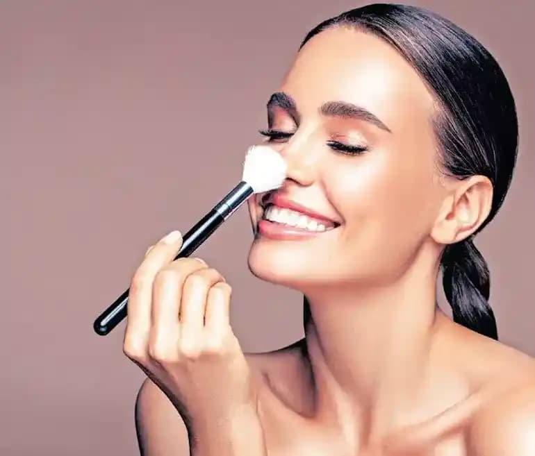 Kozmetikte Yeni Boyut Deneyimi: Teknolojik Gelişmeler ve Trendler Analizi