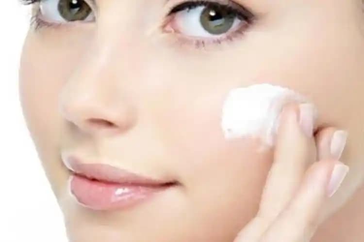 Kremlerin Doğru Kullanım Zamanları ve Yöntemleriyle Cilt Sağlığını Koruma