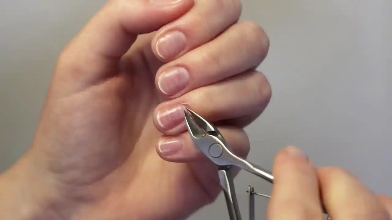 Kullanıcı Dostu ve Etkili Tırnak Eti Bakımı Rehberi: Doğru Ürünler ve Uygulama Teknikleri