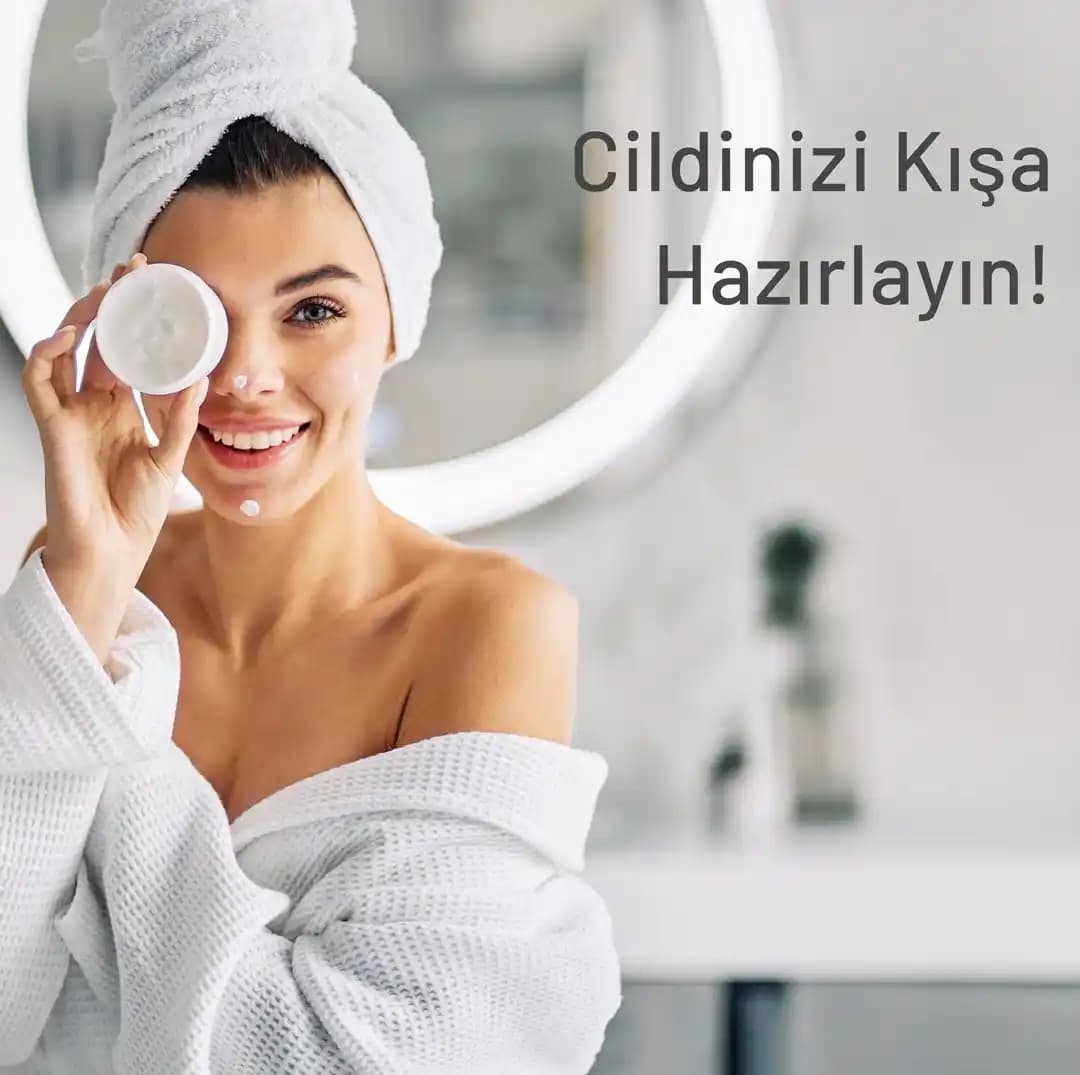 Nemli ve Sağlıklı Cilt İçin Doğru Yüz Yıkama ve Nemlendirme Yöntemleri