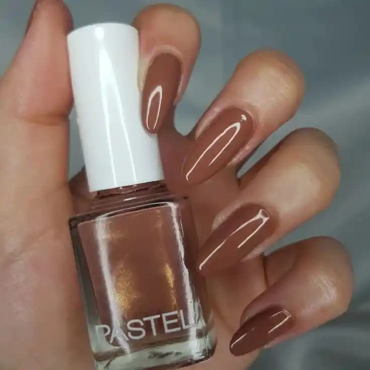 Pastel Kahverengi Oje Modelleri ve Kullanım İpuçlarıyla Doğal Şıklık