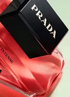 Prada Paradoxe Intense: Odunsu ve Çiçeksi Notalarla Güçlü Kadın Kokusu