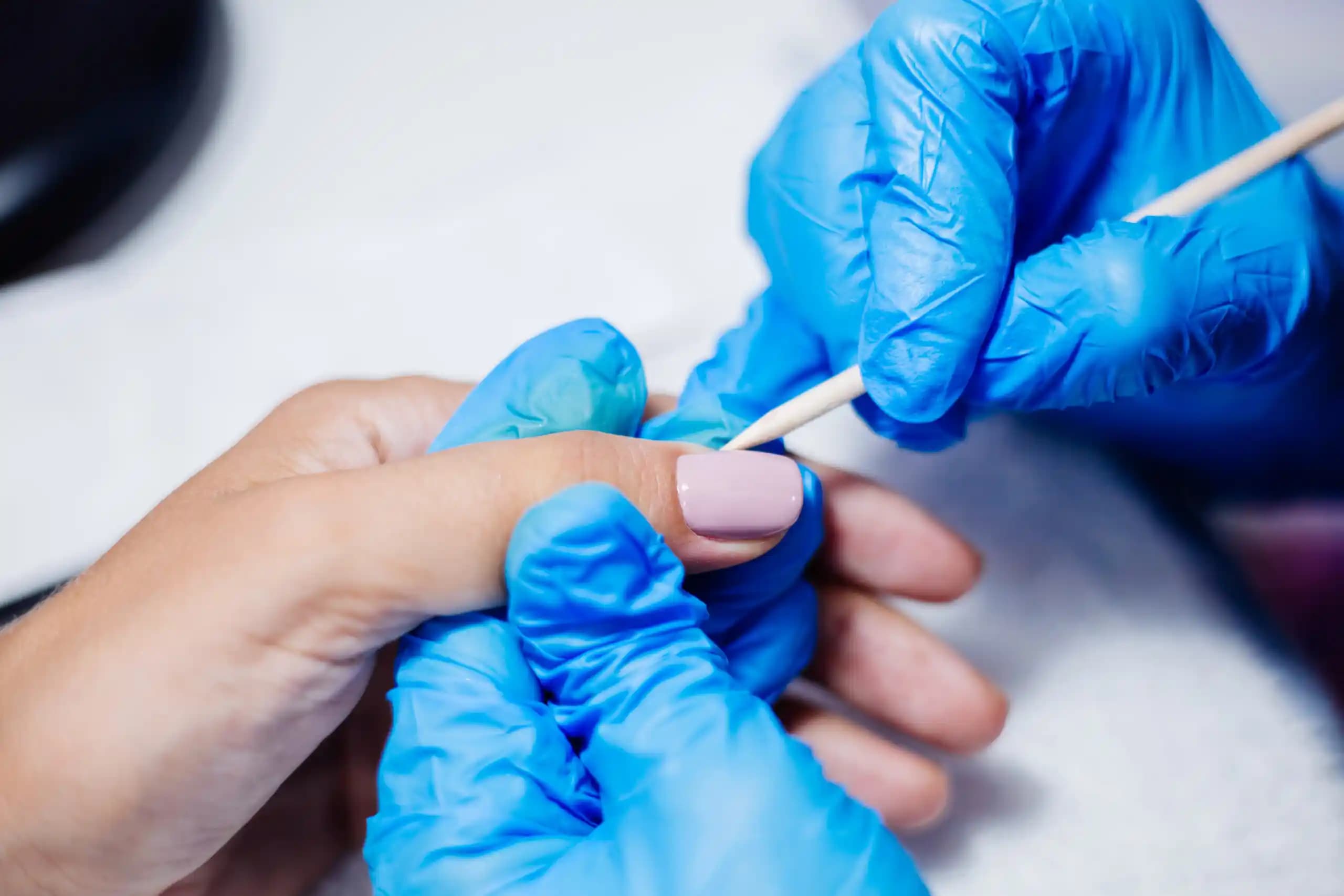 Protez Tırnak ve Mantar Riski: Korunma Yolları ve Sağlıklı Bakım İpuçları