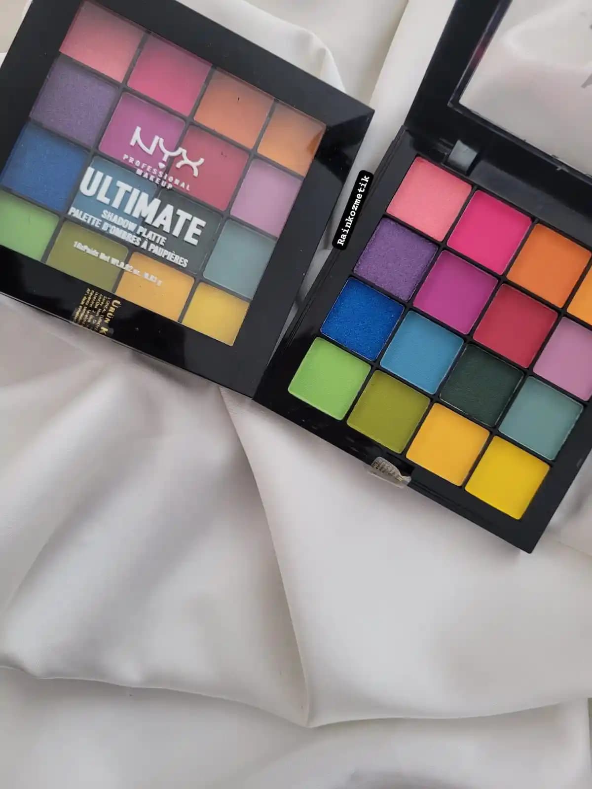 Renkli ve Kalıcı Makyaj Paletleri: Günümüz Trendlerinde Uzun Süreli ve Canlı Makyaj Seçenekleri