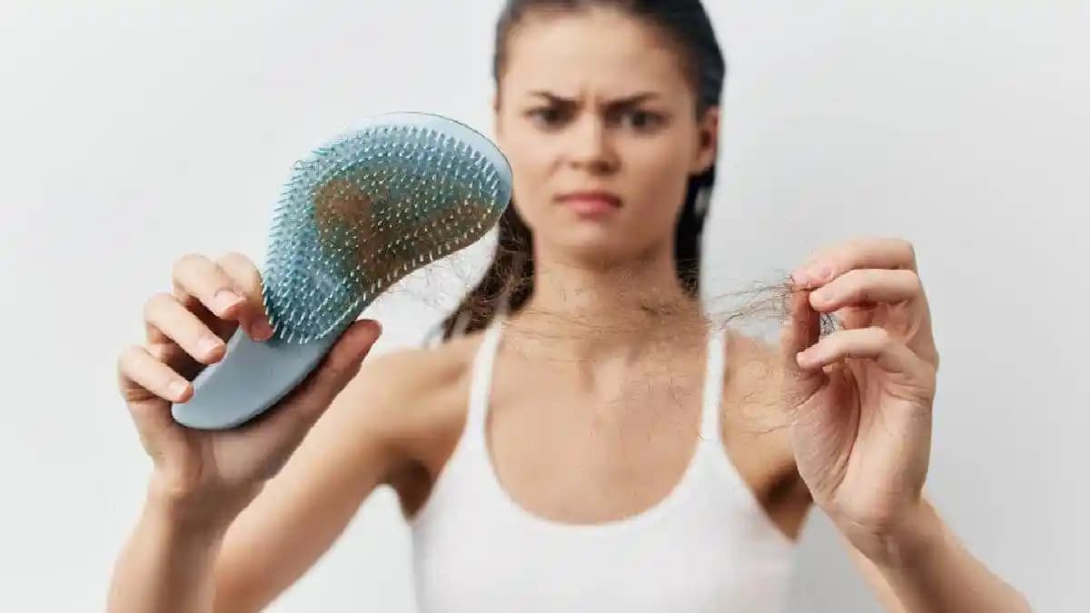 Saç Dökülmesine Karşı Etkili Bilimsel ve Doğal Yaklaşımlar Rehberi